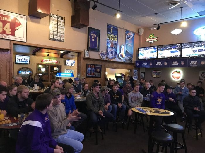 Atmosphere Peppers Sports Pub